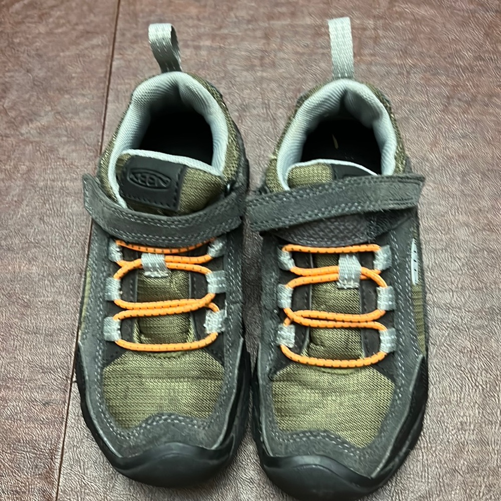 Keen youth sneaker
